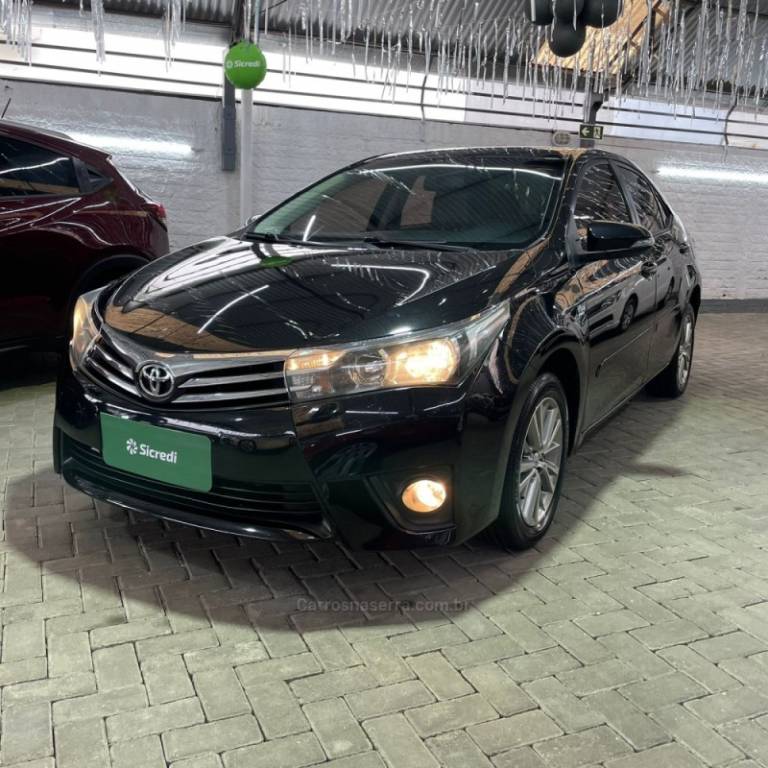 TOYOTA - COROLLA - 2014/2015 - Prata - R$ 81.000,00