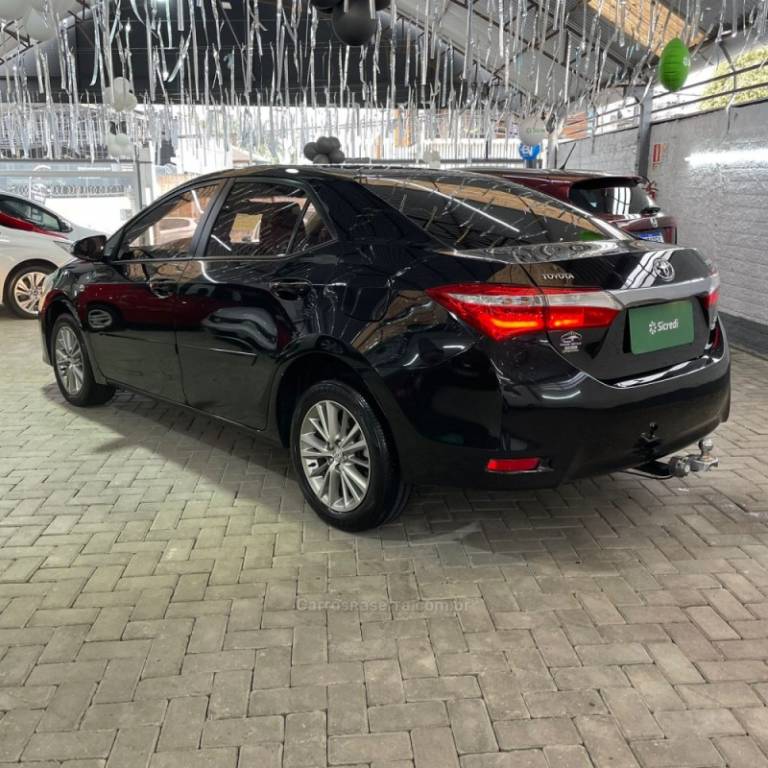 TOYOTA - COROLLA - 2014/2015 - Prata - R$ 81.000,00