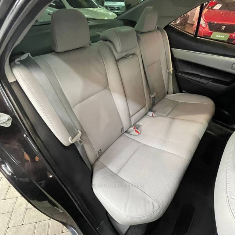 TOYOTA - COROLLA - 2014/2015 - Prata - R$ 81.000,00