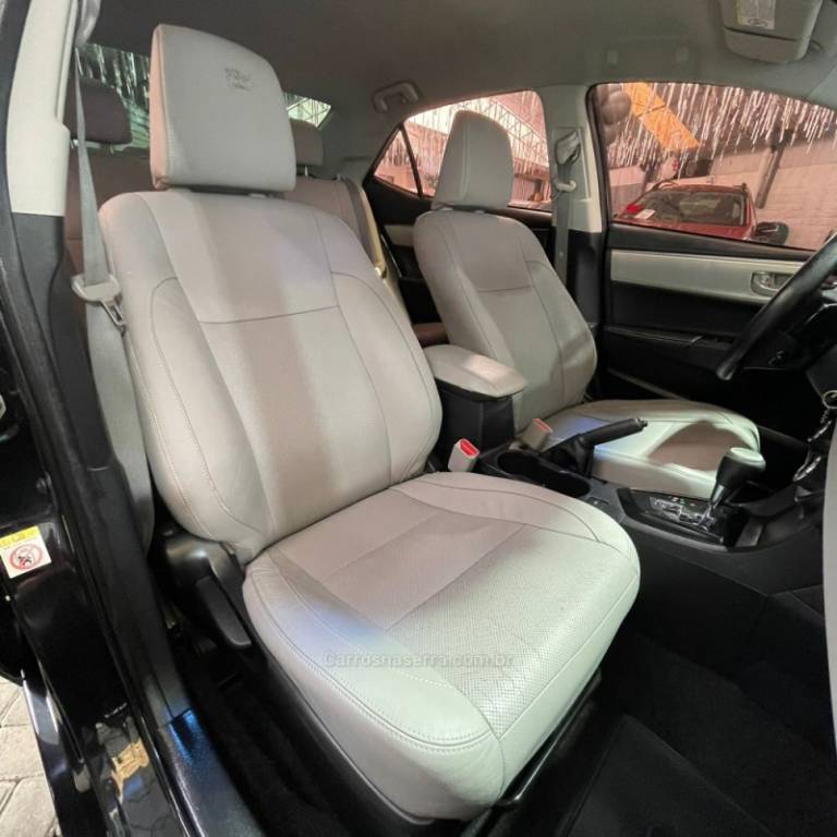 TOYOTA - COROLLA - 2014/2015 - Prata - R$ 81.000,00
