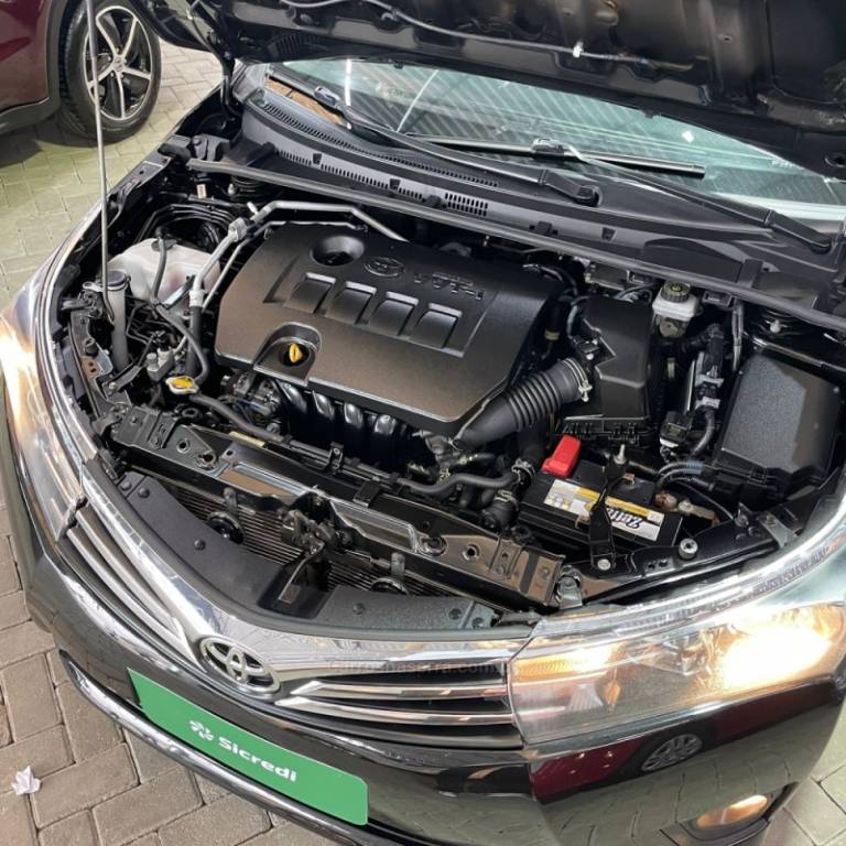 TOYOTA - COROLLA - 2014/2015 - Prata - R$ 81.000,00