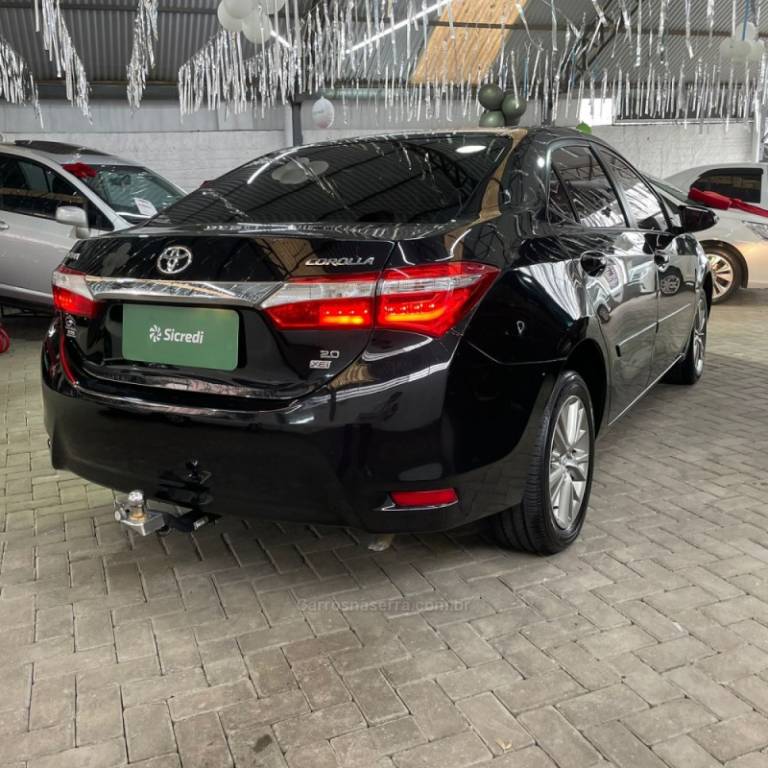 TOYOTA - COROLLA - 2014/2015 - Prata - R$ 81.000,00